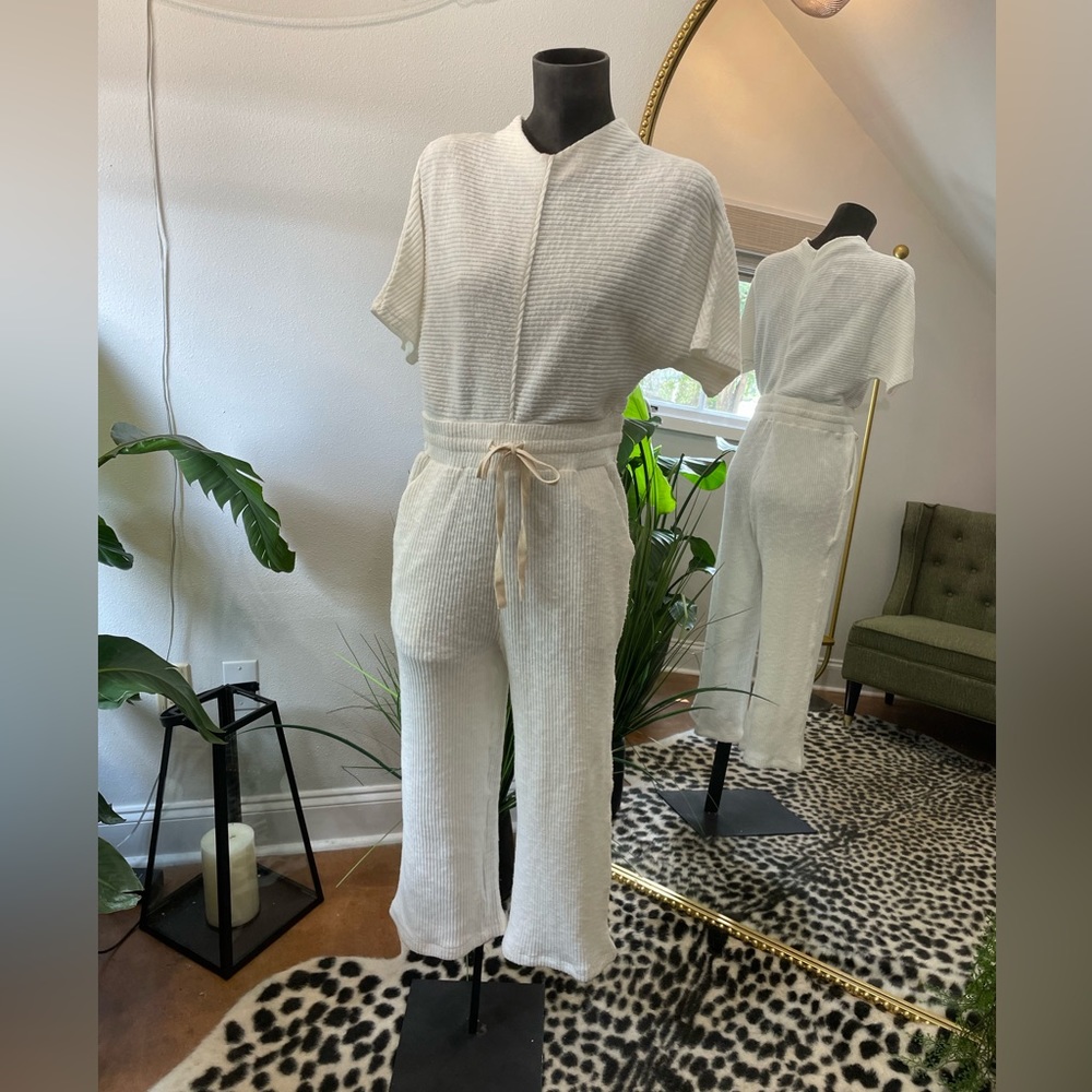 Ribbed white jumpsuit